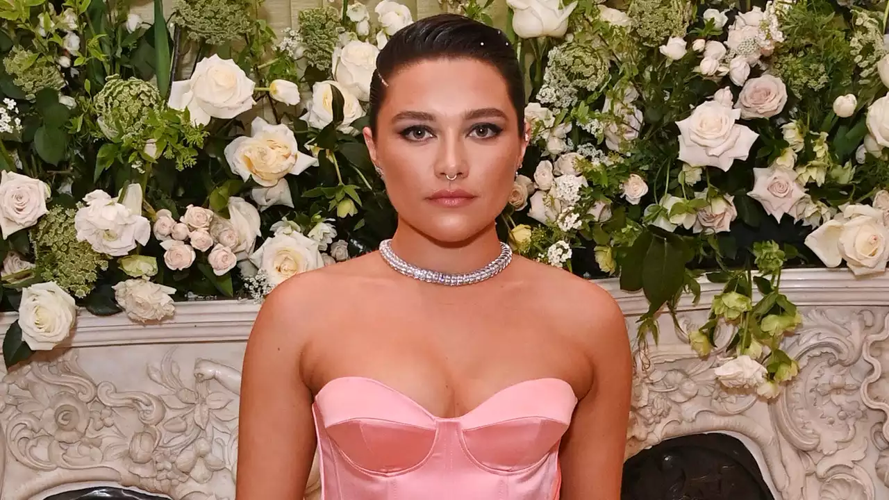 Florence Pugh's Flippy Bob Is a Masterclass for Growing Out a Pixie Cut