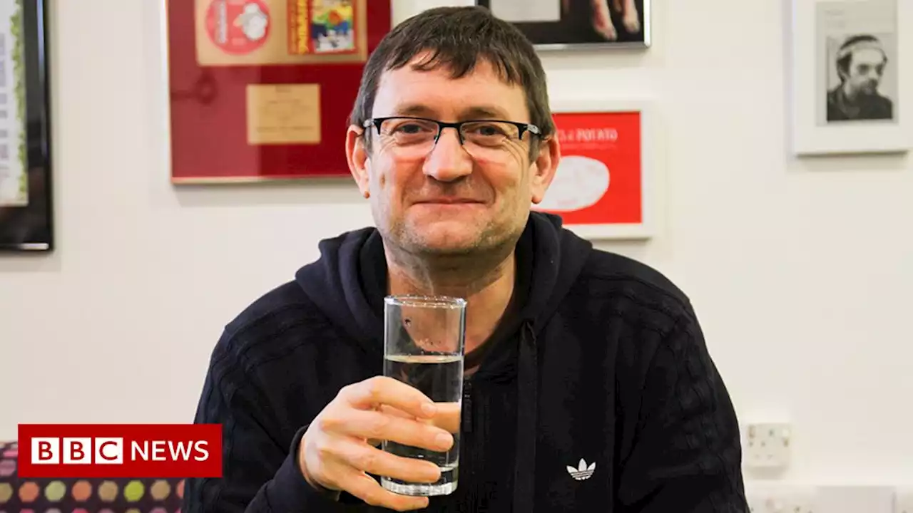 Beautiful South singer Paul Heaton pays for birthday drinks