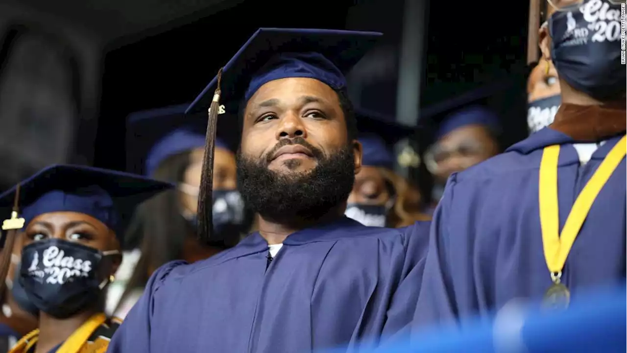 Anthony Anderson celebrates graduation from Howard University