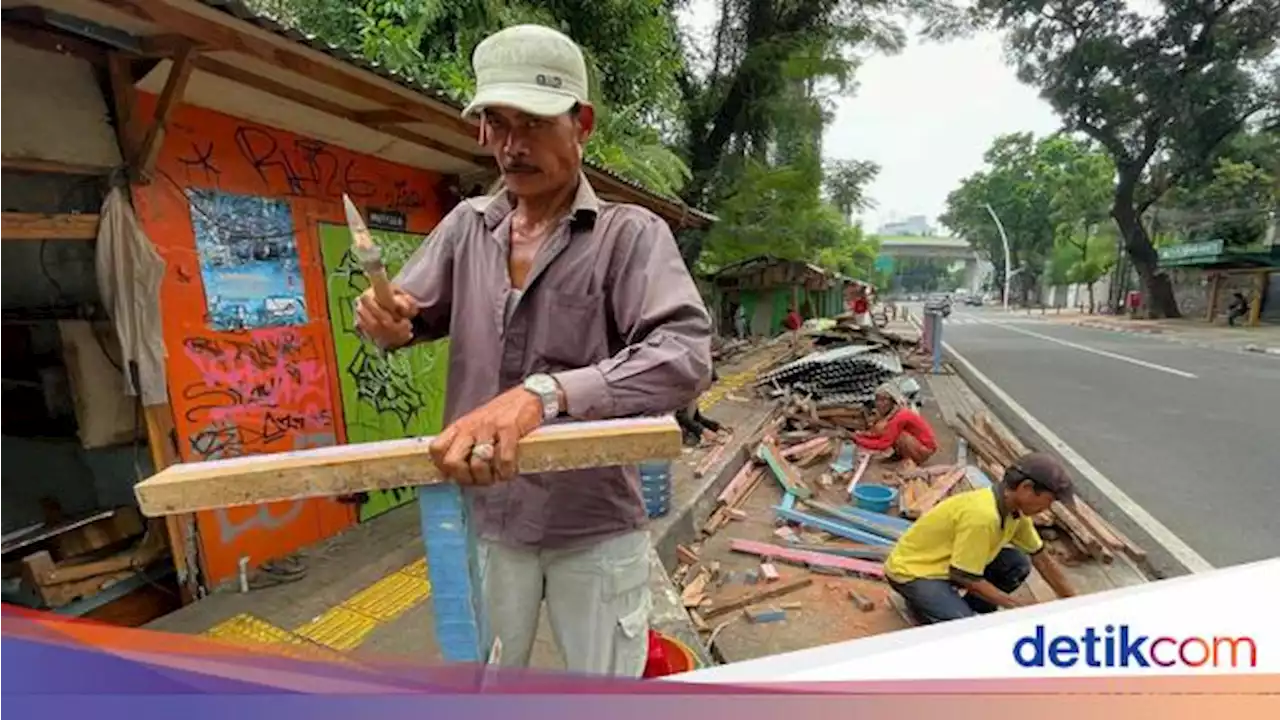 Bakal Direvitalisasi, Pasar Hewan Barito Jaksel Mulai Dibongkar