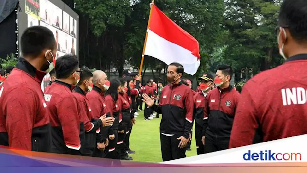 Momen Jokowi Lepas Tim Indonesia ke SEA Games Vietnam