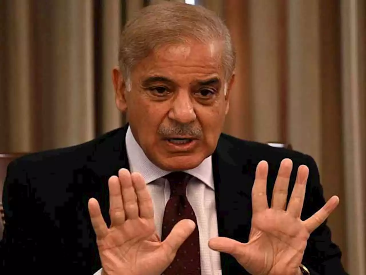 فوج کسی پارٹی یا گروہ کا نہیں 22 کروڑ عوام کا ادارہ ہے، وزیراعظم - ایکسپریس اردو