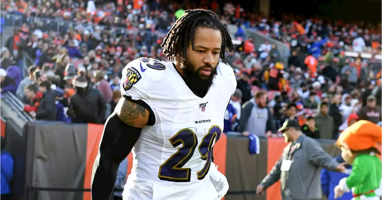 Felony arrest warrant issued for former Seahawks S Earl Thomas