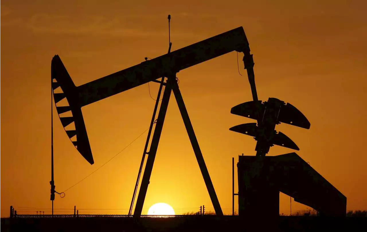 Oil prices fall, weighed down by dollar and continued COVID-19 lockdowns in China