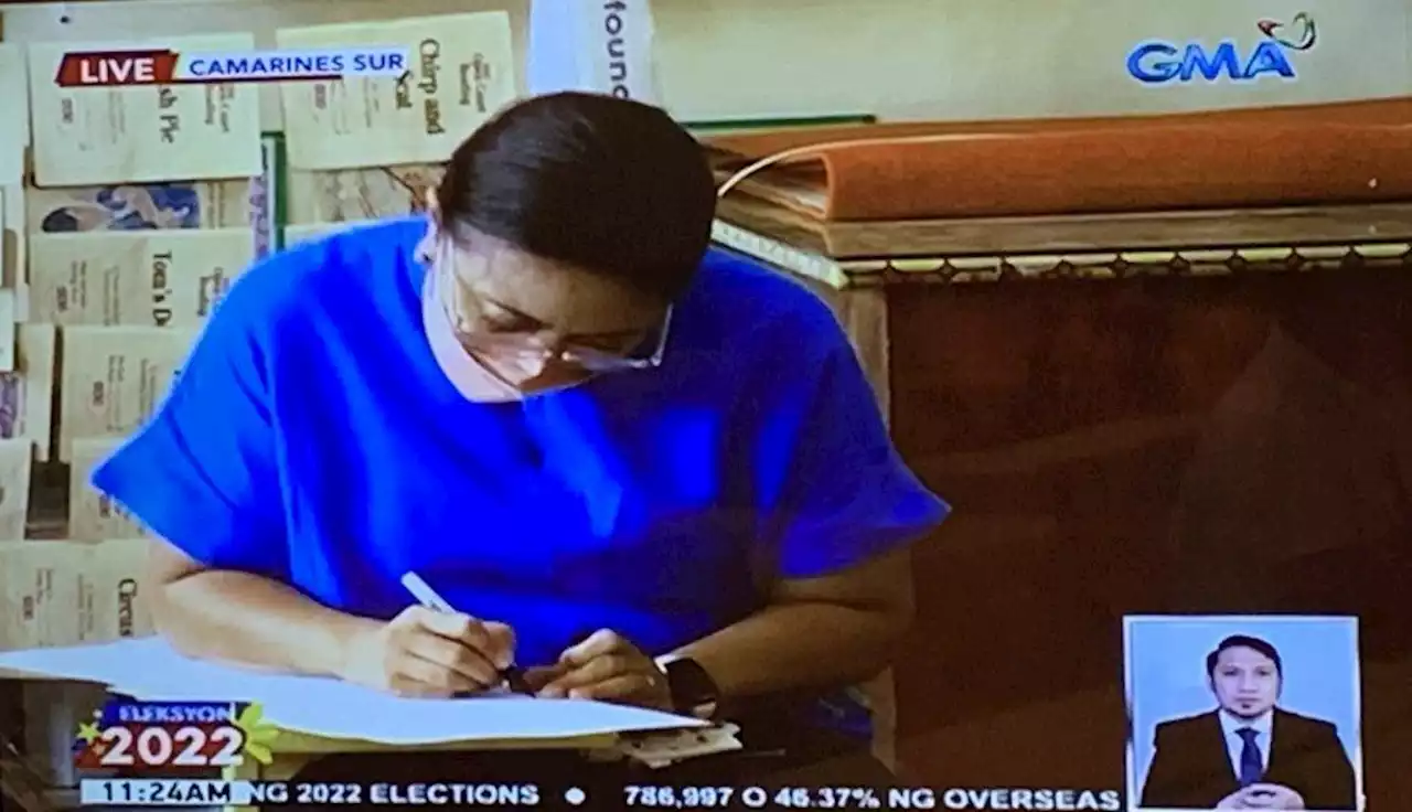 Leni Robredo casts vote in home province CamSur