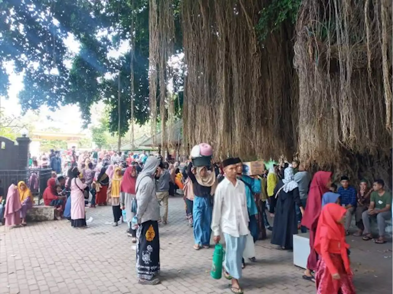 Lebaran Topat di Loang Baloq, Peziarah Sudah Ramai Sejak Pagi