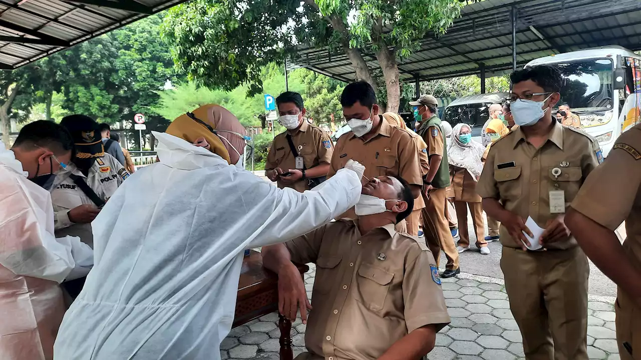 Hari Pertama Bekerja Pascalibur Lebaran, Ribuan ASN Depok Jalani Swab Antigen