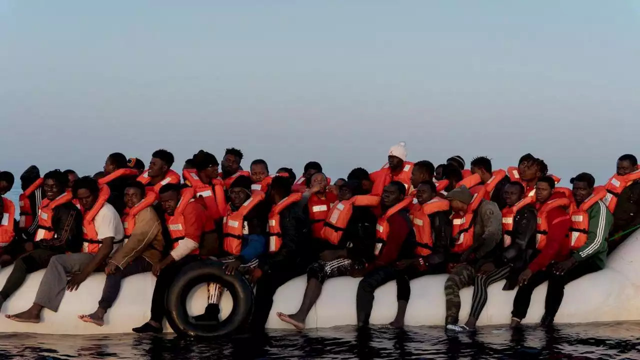 Migranti, Sea Watch 4 salva 88 persone nel Mediterraneo: “Adesso ne abbiamo 145 a bordo”