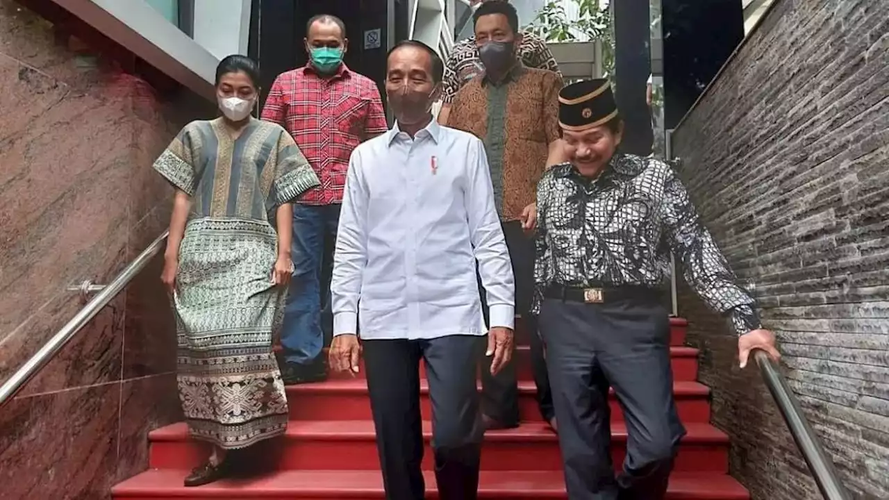 Jokowi Jenguk Hendropriyono di Kediamannya