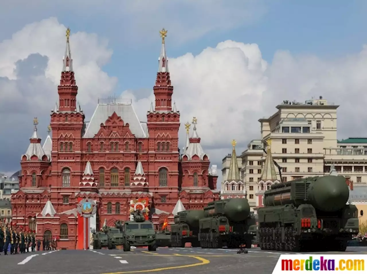 Foto : Deretan Rudal dan Tank Tempur Rusia Berparade di Hari Kemenangan | merdeka.com