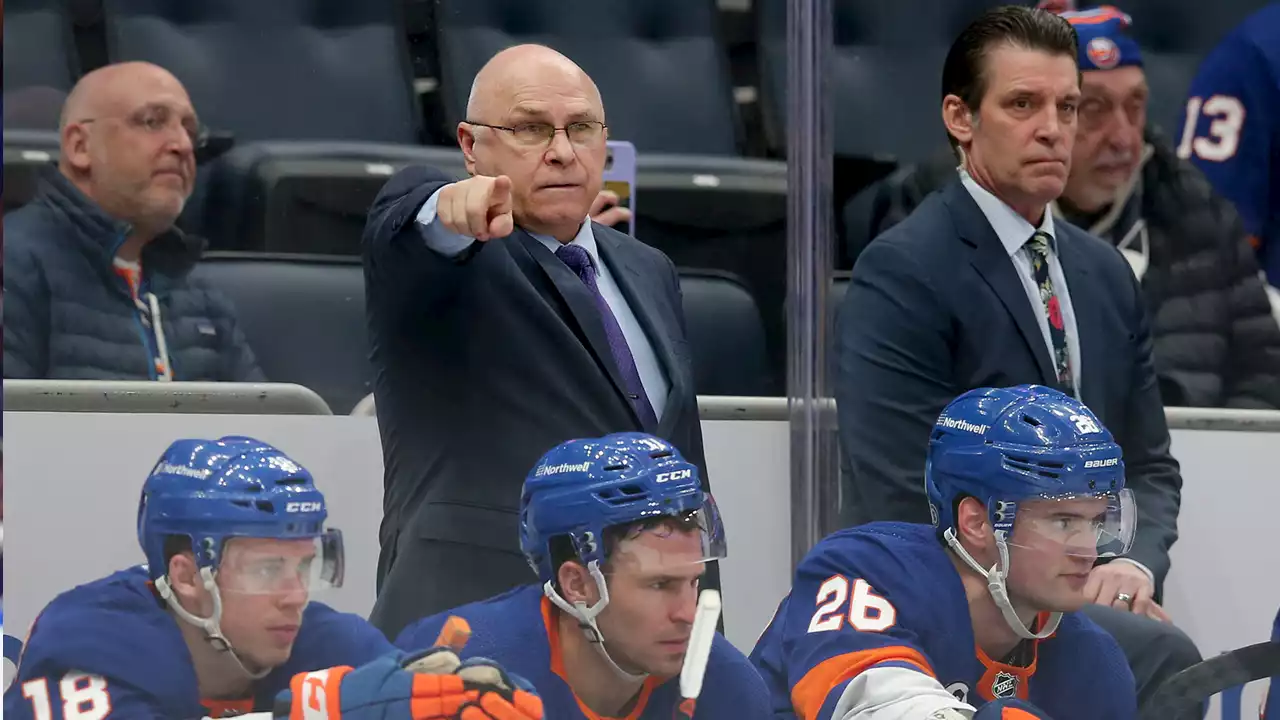 Why Blackhawks, Barry Trotz Are an Unlikely Match for Head Coaching Position