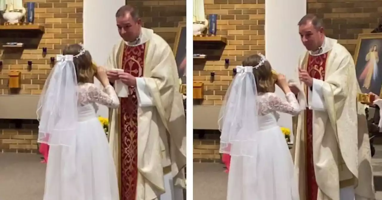 Graciosa reacción de sacerdote al ver que niña se tomó todo el vino en primera comunión