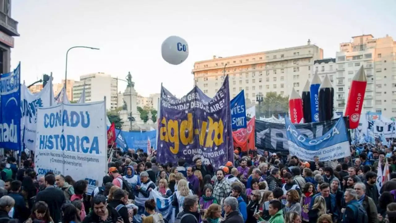 Docentes universitarios convocan a un paro nacional para este viernes | Conadu Histórica no firmó el 41% de aumento