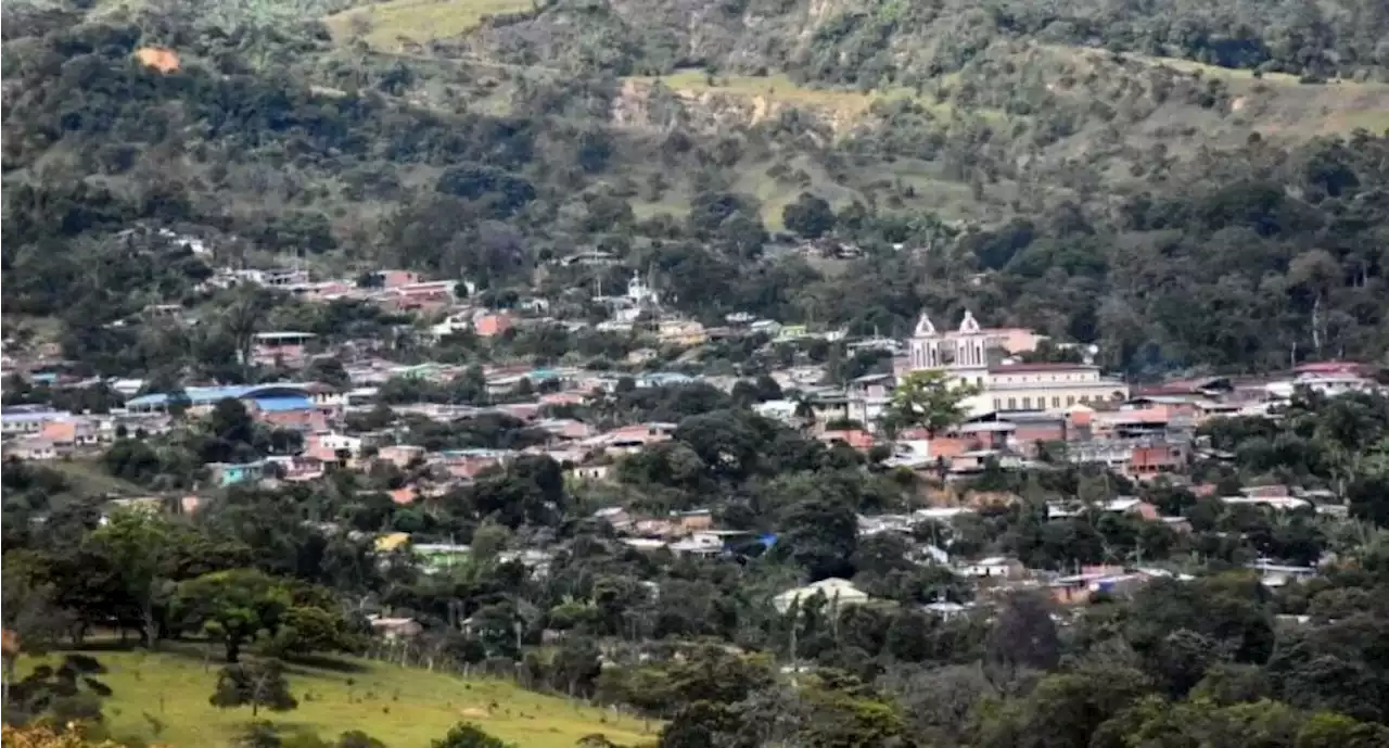 Por presuntas extorsiones del 'Clan del Golfo', docentes rurales se encuentran en vilo - Pulzo