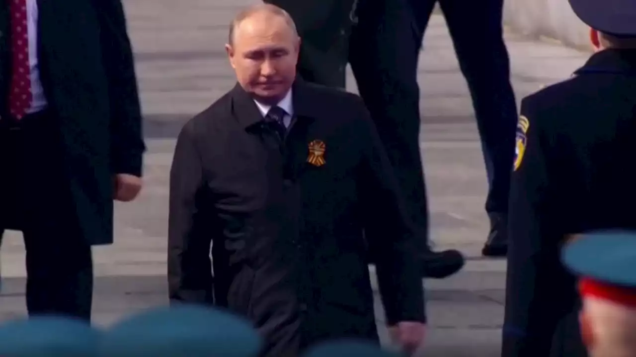 Mosca, l'arrivo di Vladimir Putin nella Piazza Rossa - Video