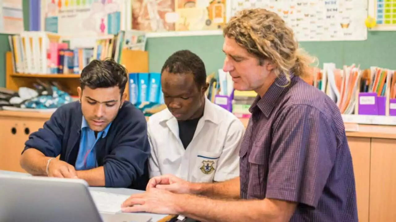 Labor promises to boost high achiever teacher numbers as the Coalition pledges to support regional newspapers