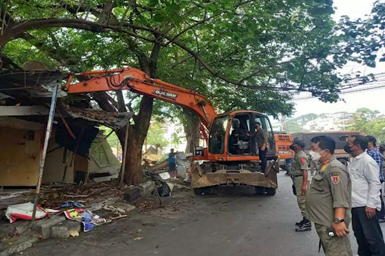 Satpol PP Robohkan 30 Lapak Pedagang di Sekitar RSUP Kariadi Semarang