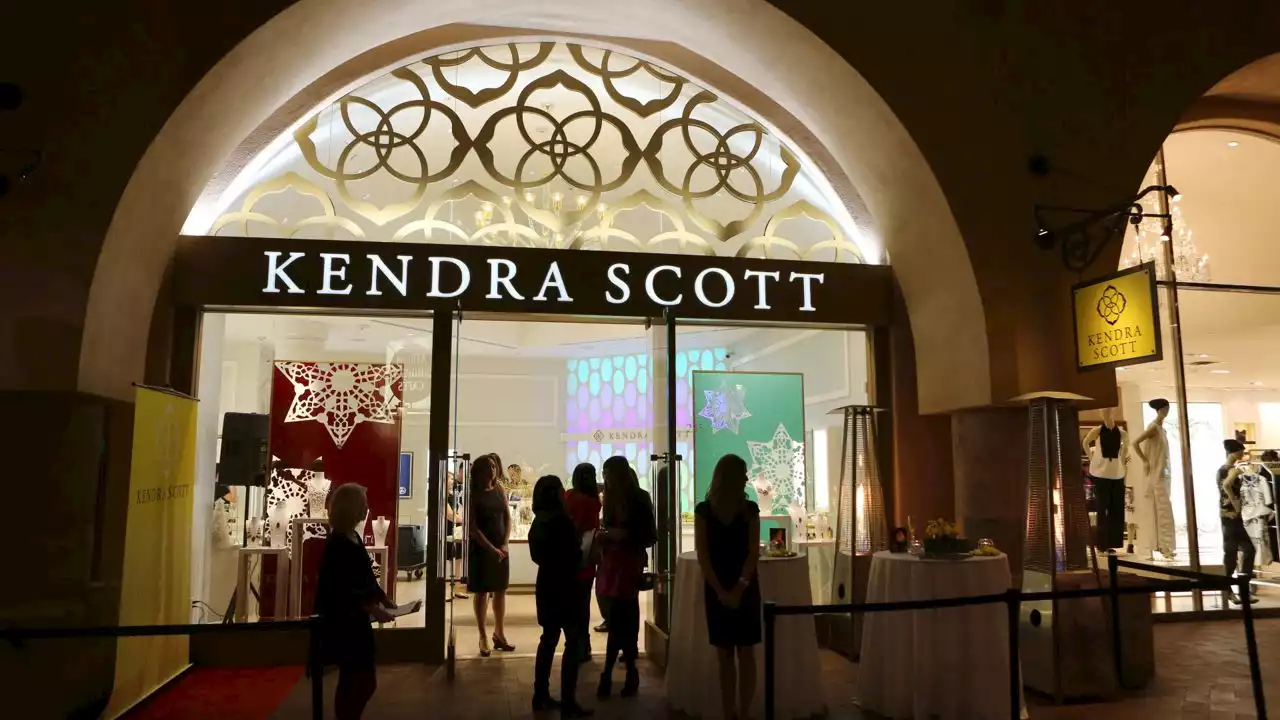 Kendra Scott employees treated to Mother’s Day holiday on Monday