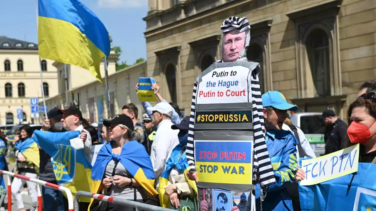 München: Erste pro-russische Demo stößt auf lautstarken Protest