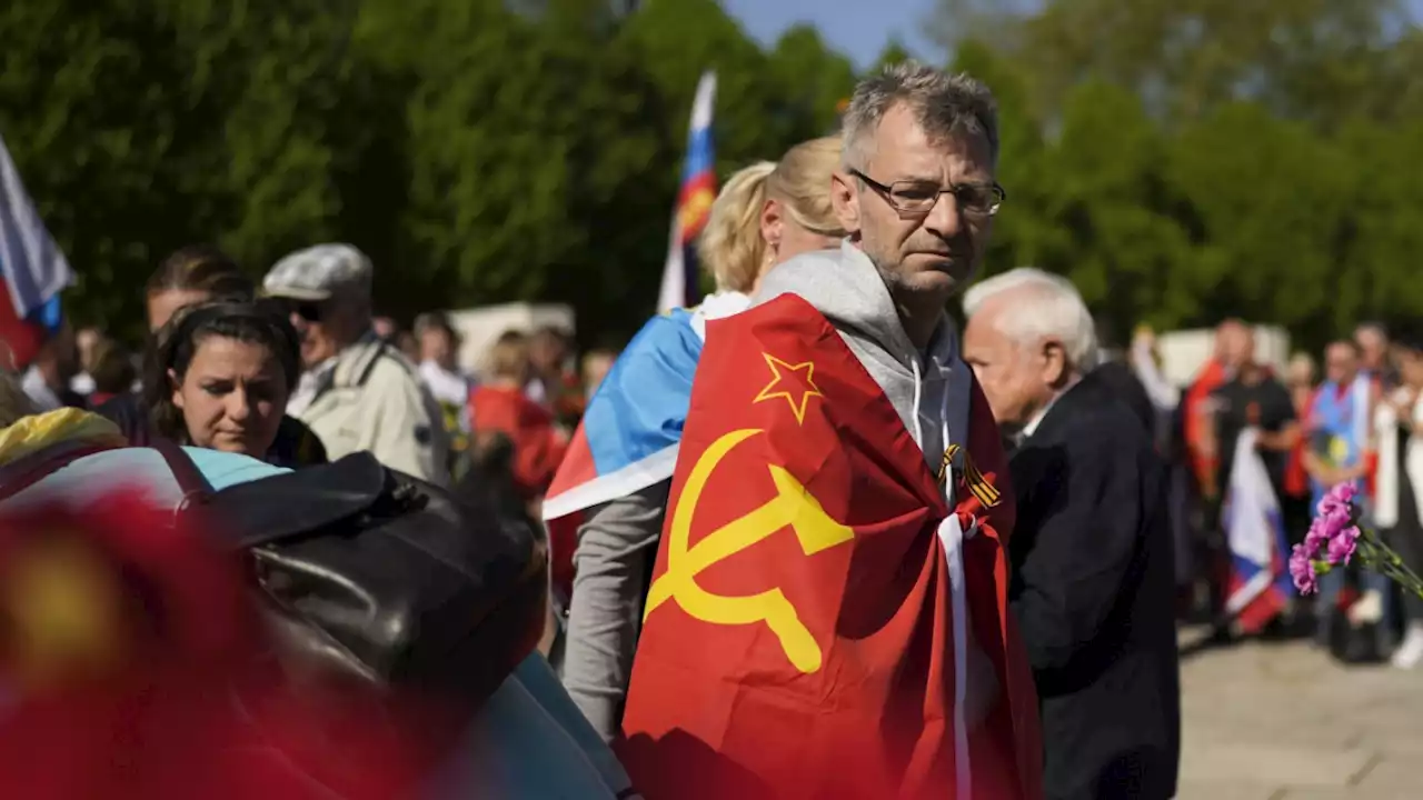 9. Mai am sowjetischen Ehrenmal in Berlin