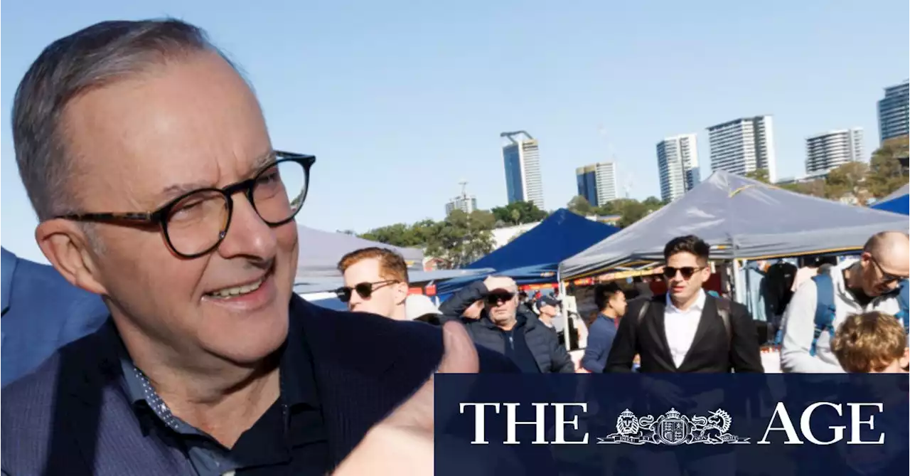 High achievers to get up to $12k a year to become teachers under Labor