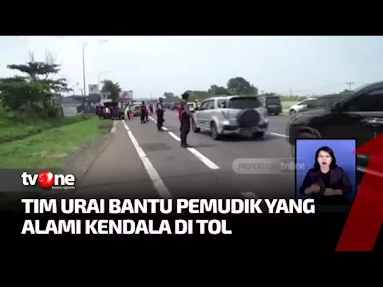 Tim Urai Siaga di Tol, Bantu Pemudik yang Alami Kendala - tvOne