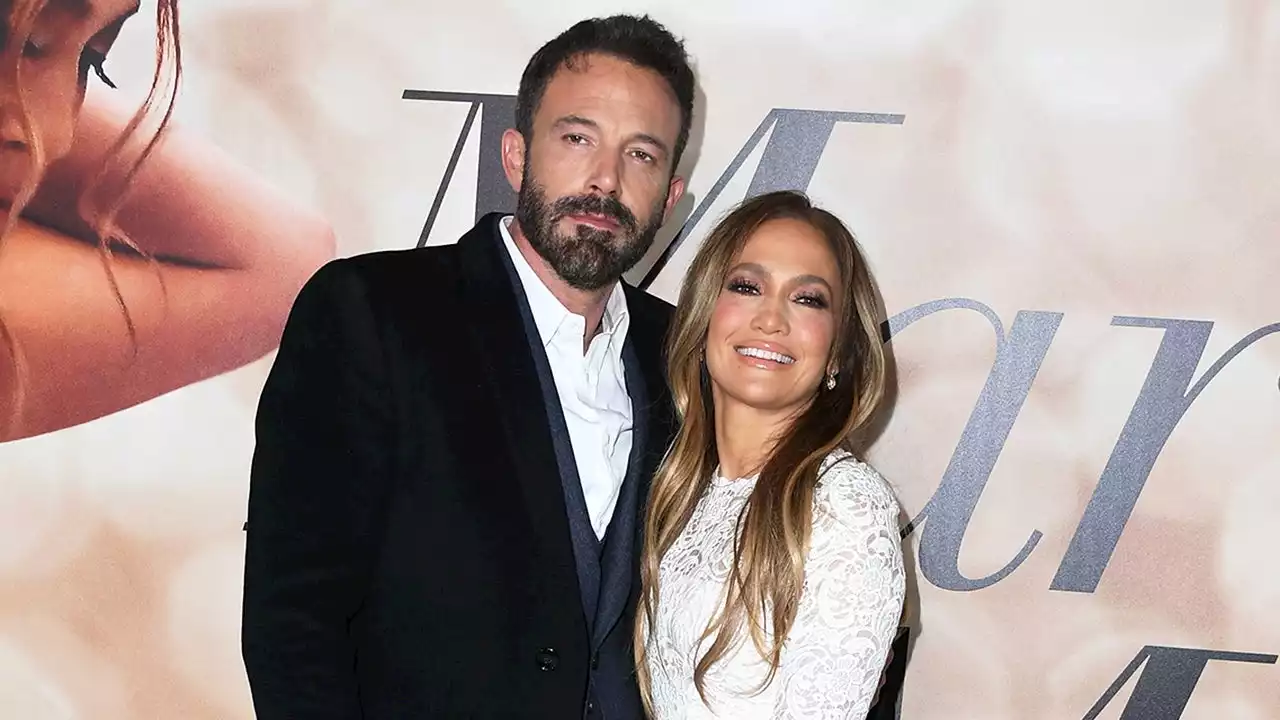 Jennifer Lopez Flashes New Manicure and Ben Affleck Engagement Ring