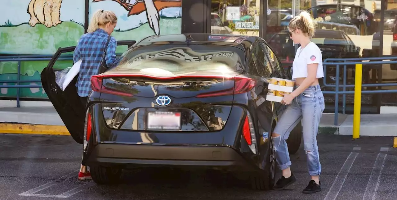 Kristen Stewart and Fiancée Dylan Meyer Step Out in Their 'I Voted' Stickers