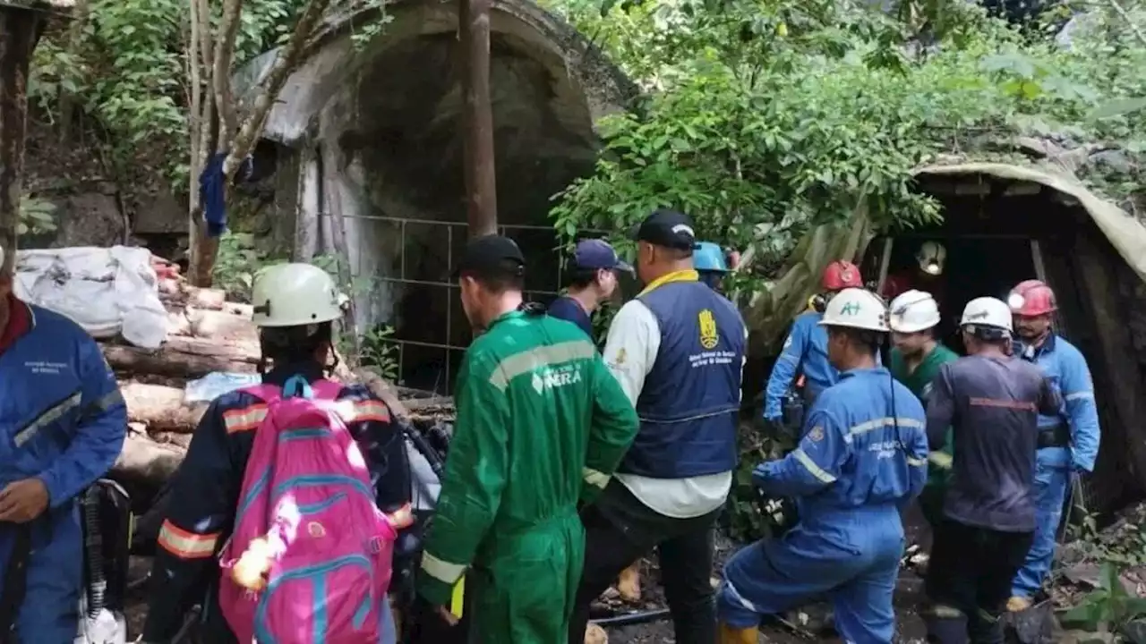 Colombia: al menos un muerto y 14 operarios atrapados tras la explosión en una mina