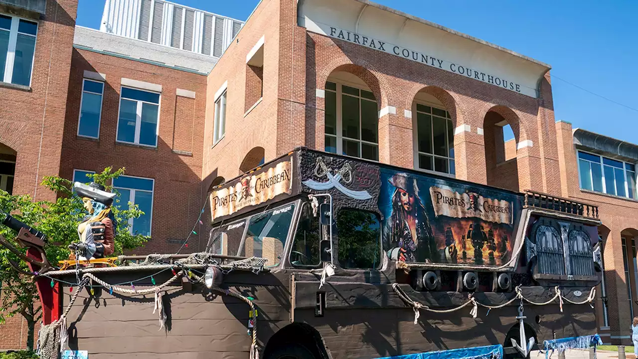 'Pirates Of The Caribbean' Ship Cruises By Courthouse As Jury Deliberates