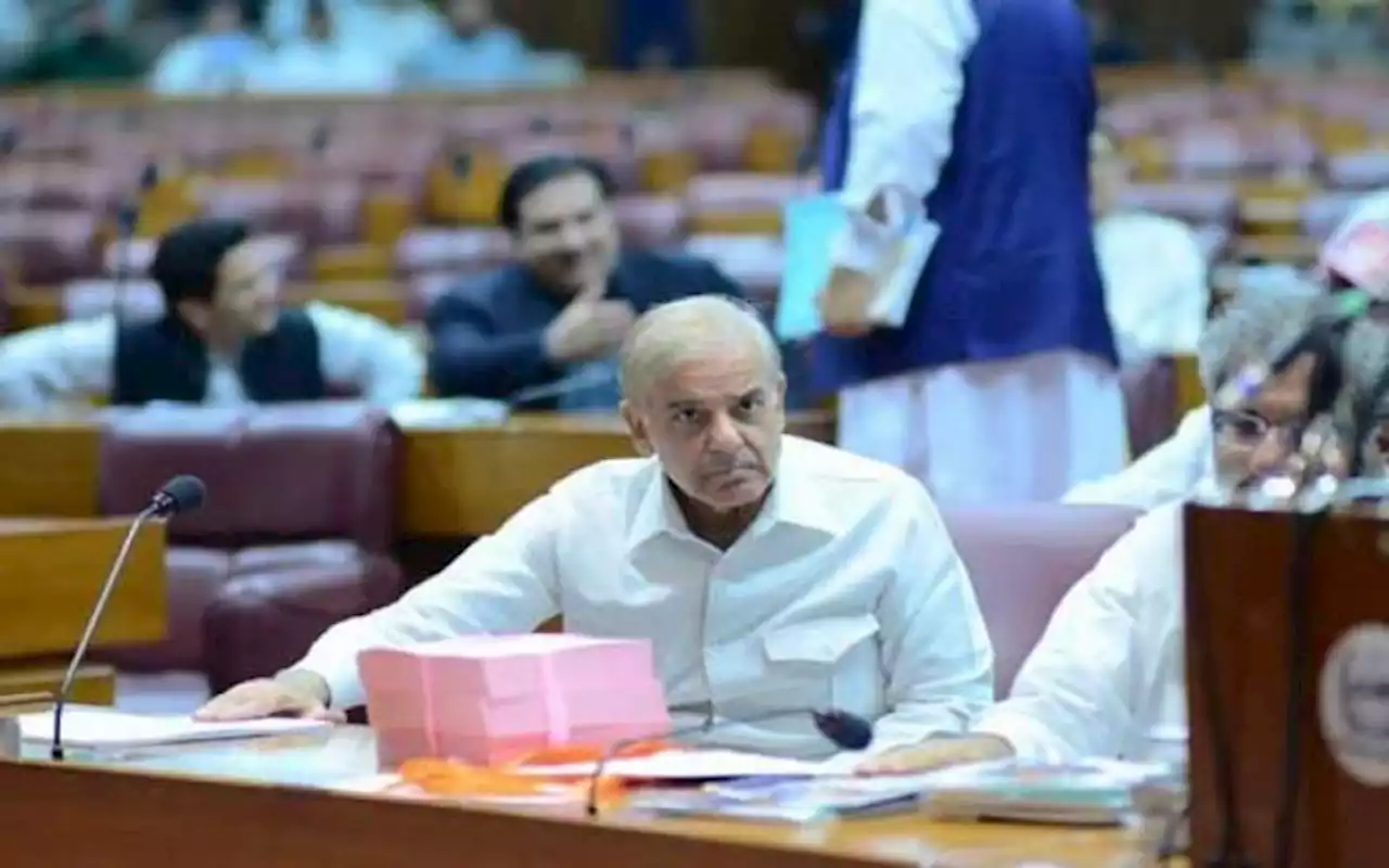 شہباز شریف کی عوام دوست بجٹ پیش کرنے پر مفتاح اسماعیل کو مبارکباد