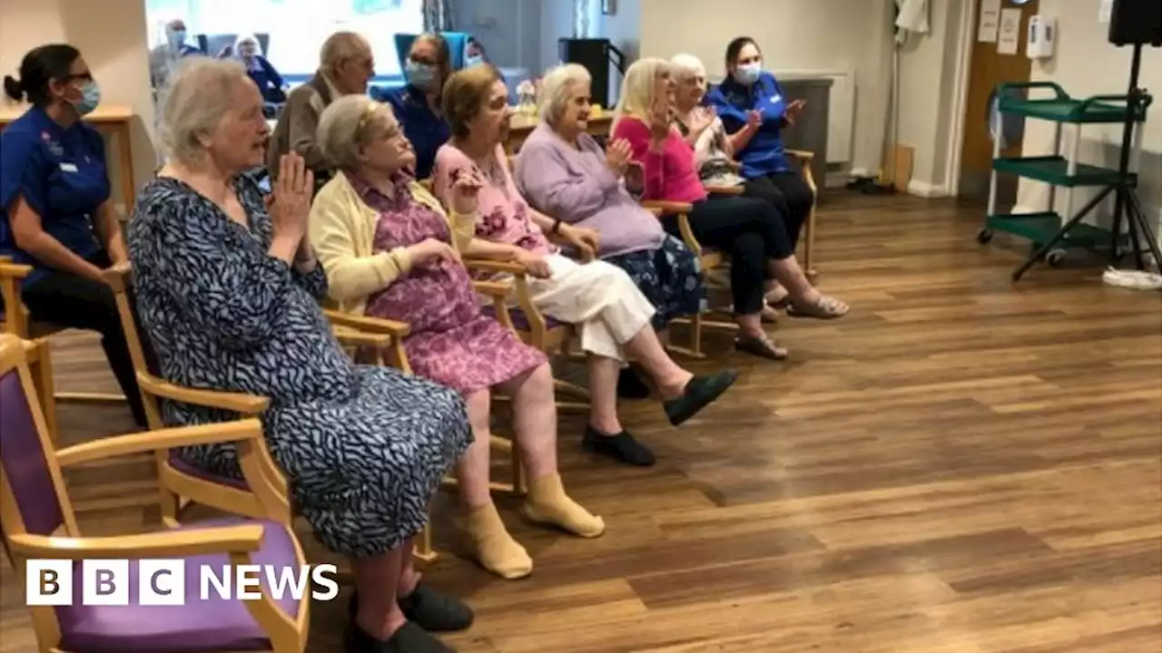 Singalongs have immense impact, Cirencester care home says