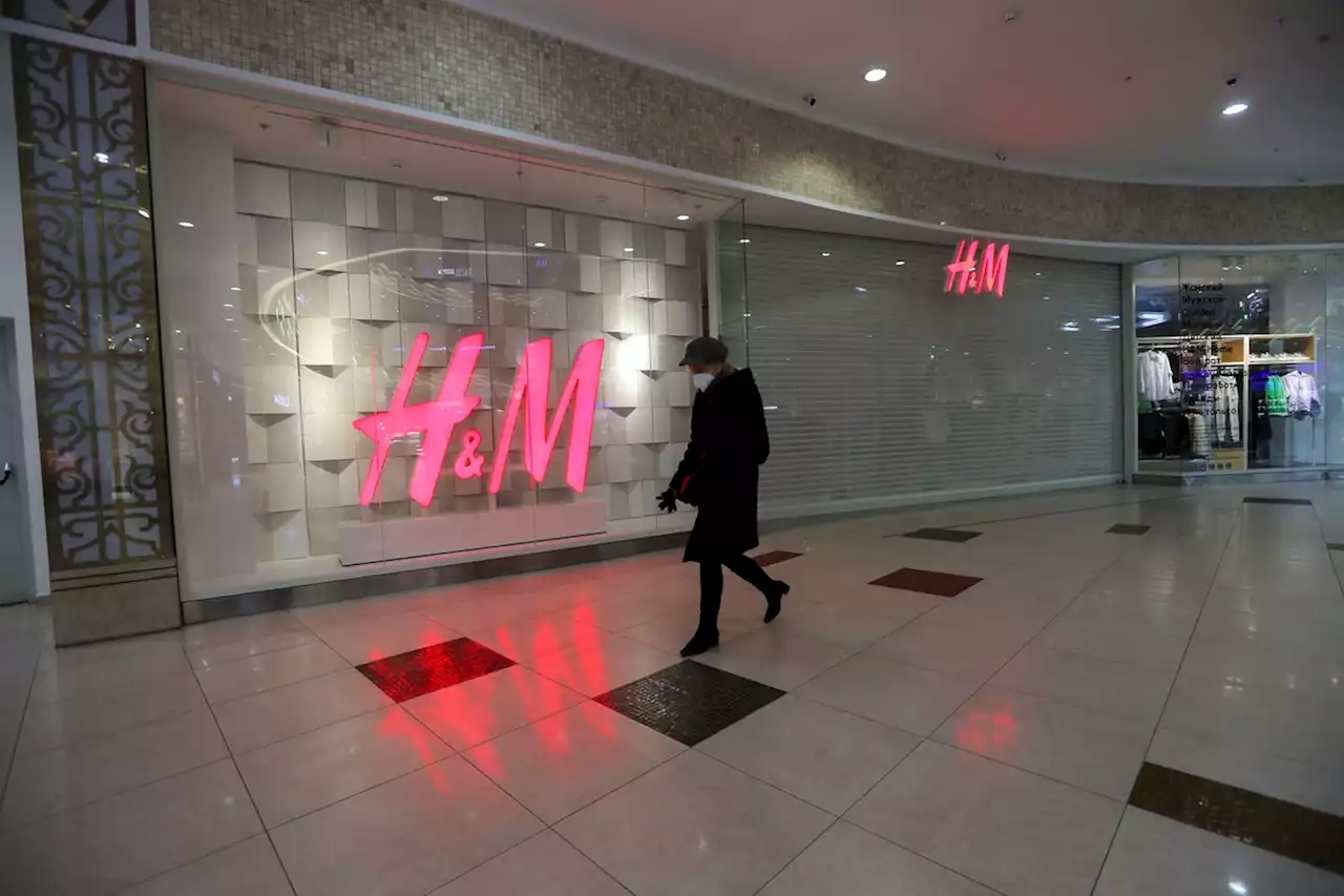 Wegen Sanktionen: Russische Kunden verklagen H&M und VW