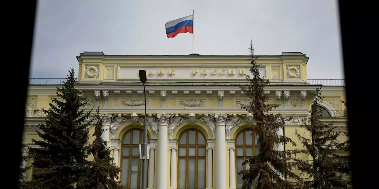 Russia cuts interest rates for the 4th time in 2 months as oil sales ease the pain of sanctions | Businessinsider