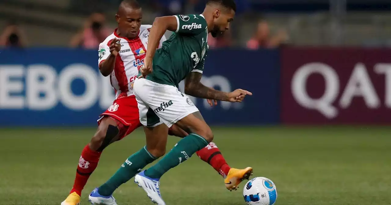 Video: le amagó ocho veces y clavó un golazo