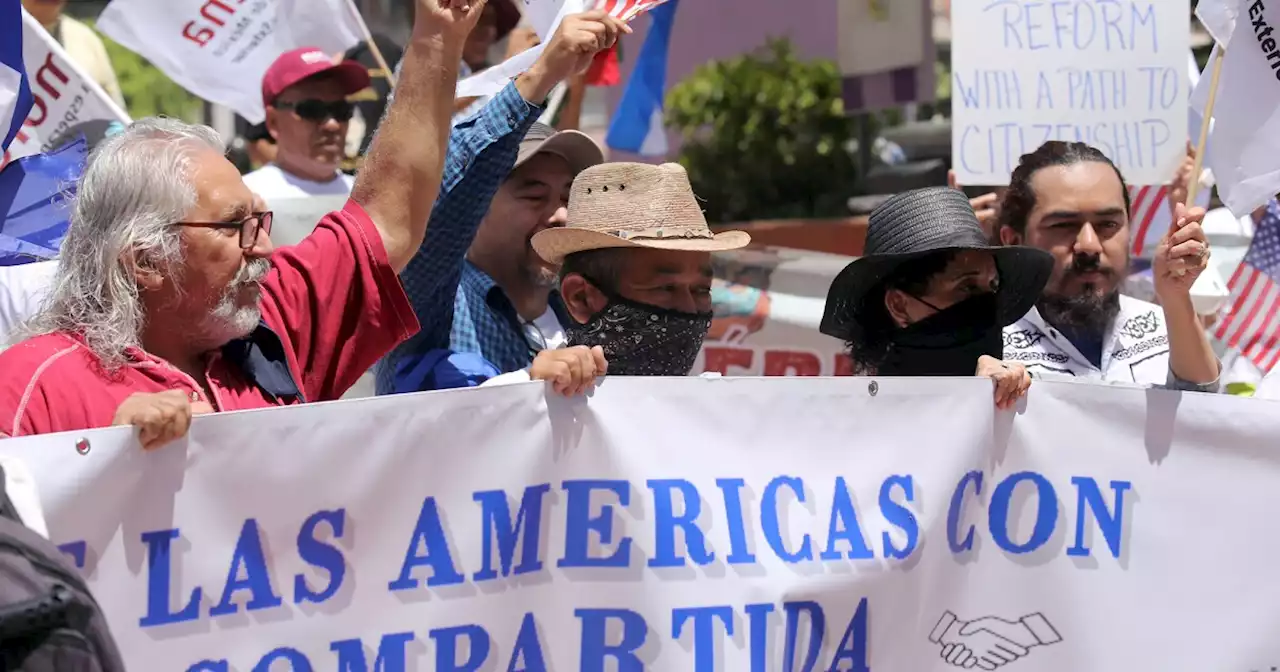 Immigrants defend AMLO and pressure Biden on immigration policy at Summit of the Americas in L.A.