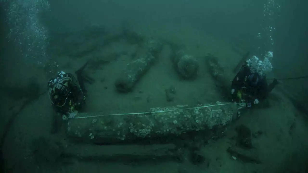 Divers discover wreck of royal warship HMS Gloucester but keep it secret for 15 years