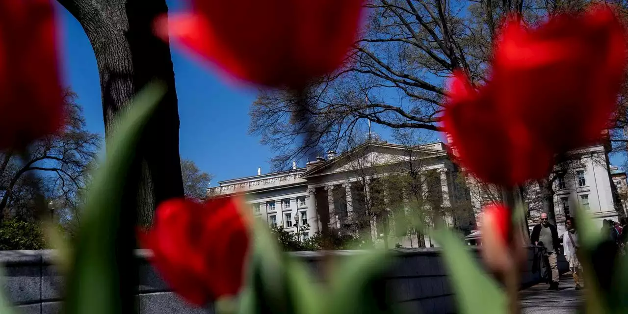 U.S. budget deficit shrinks to $66 billion in May