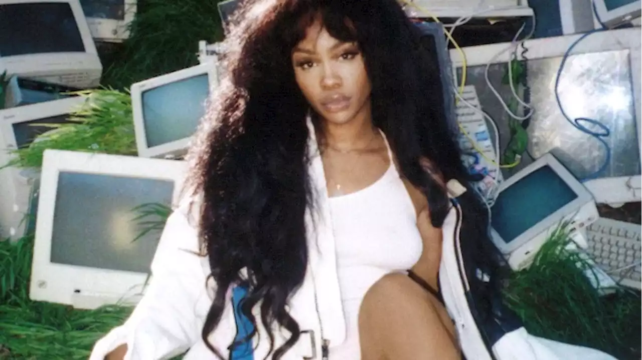 SZA Surprise Releases Ctrl (Deluxe)