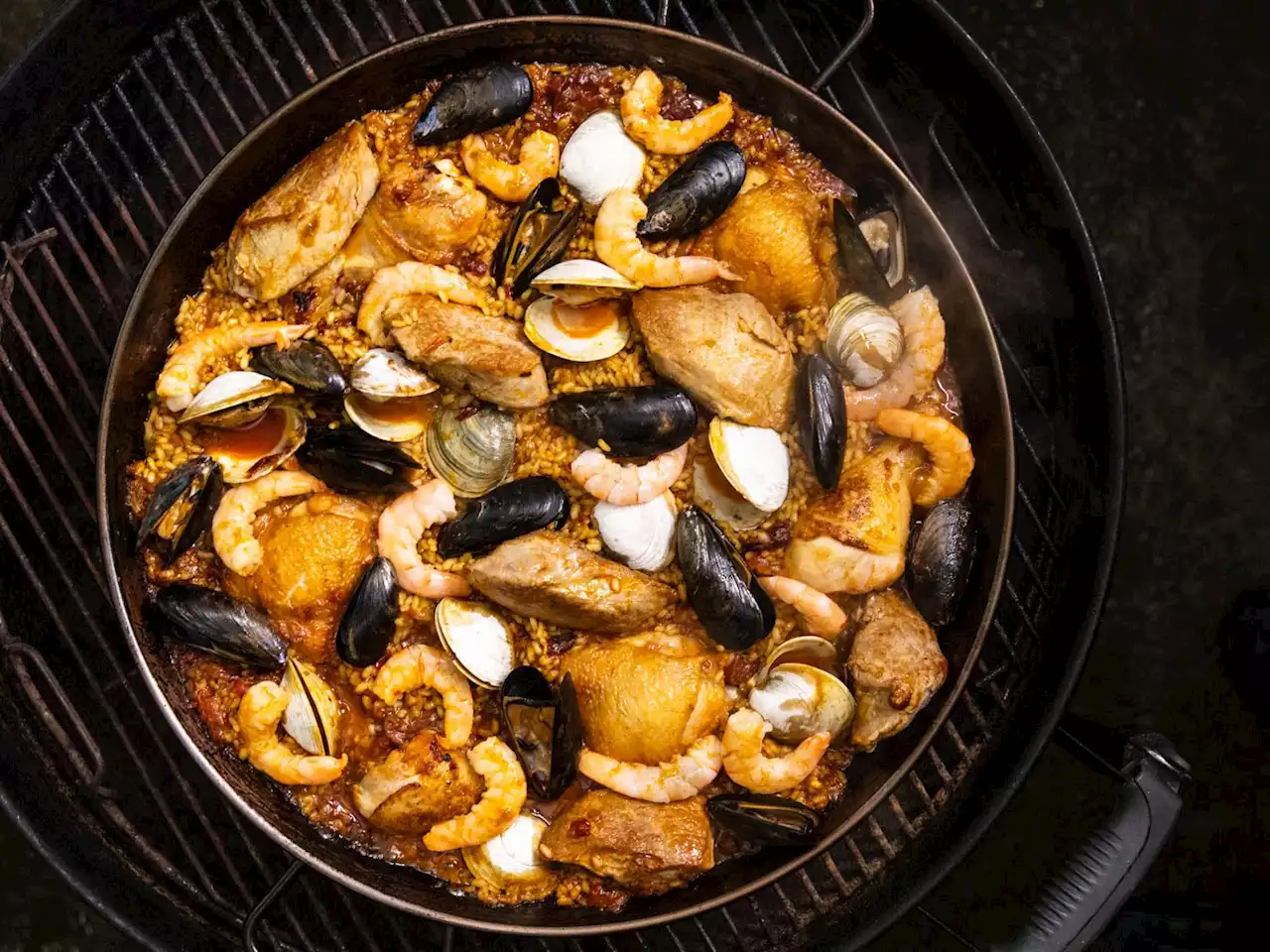 How to Make Paella for a Crowd: Fire Up Your Grill