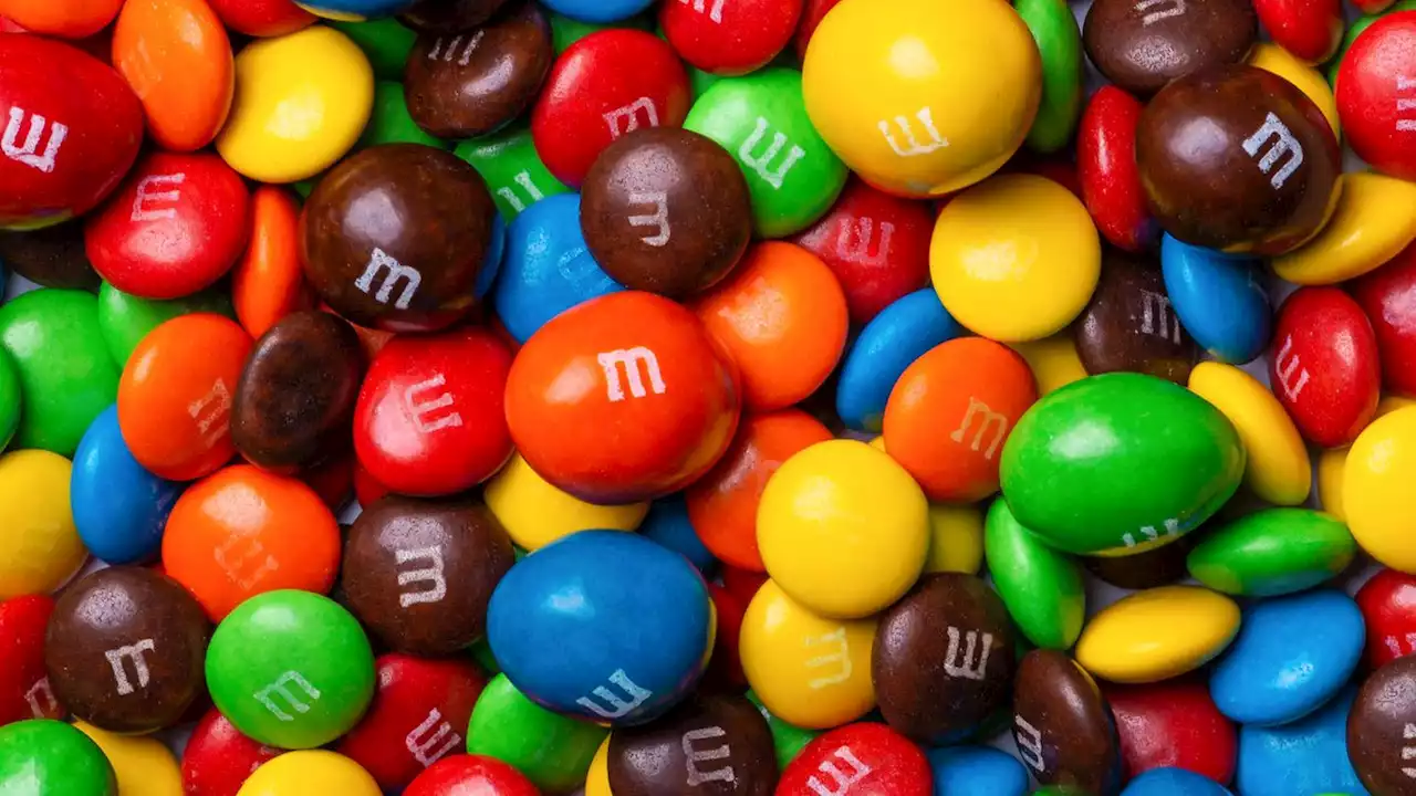 Arbeiter stürzen in Schokoladentank in M&Ms-Fabrik