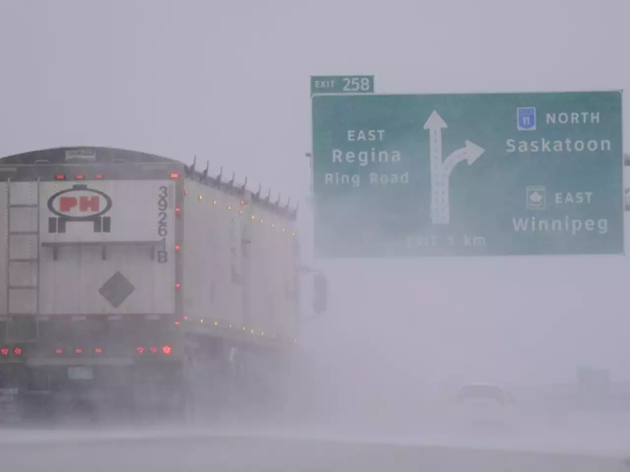 Environment Canada tracking cluster of thunderstorms in south Sask.