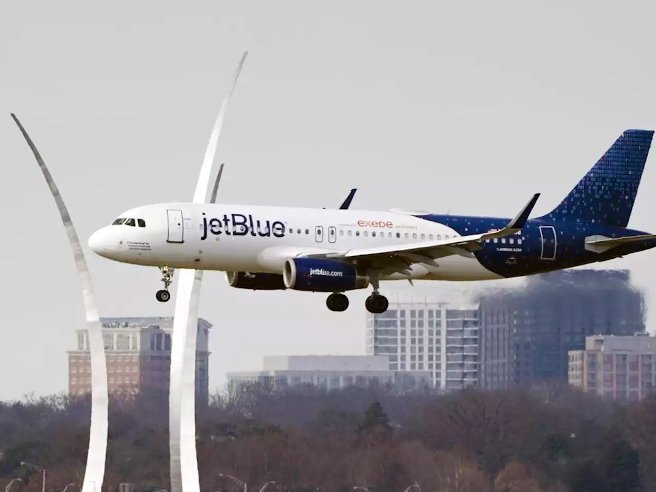 JetBlue launches Canadian service with daily flights between Vancouver and New York City