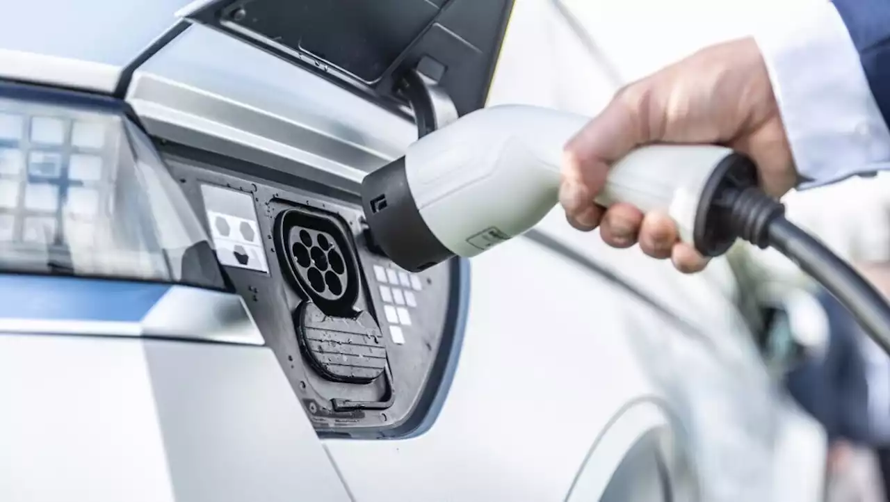 Studie: Deutschland fährt bei E-Autos allen davon | W&V