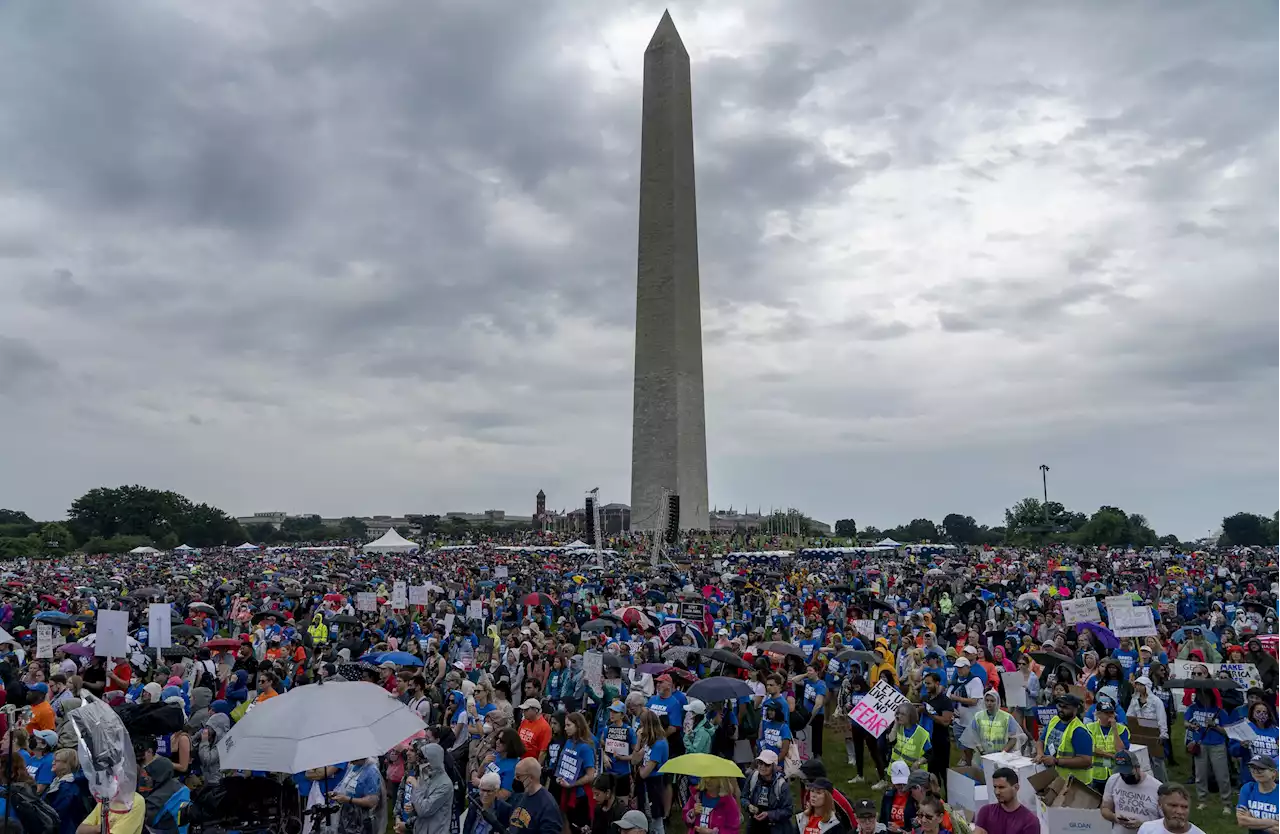 Thousands take to US streets demanding action on gun laws