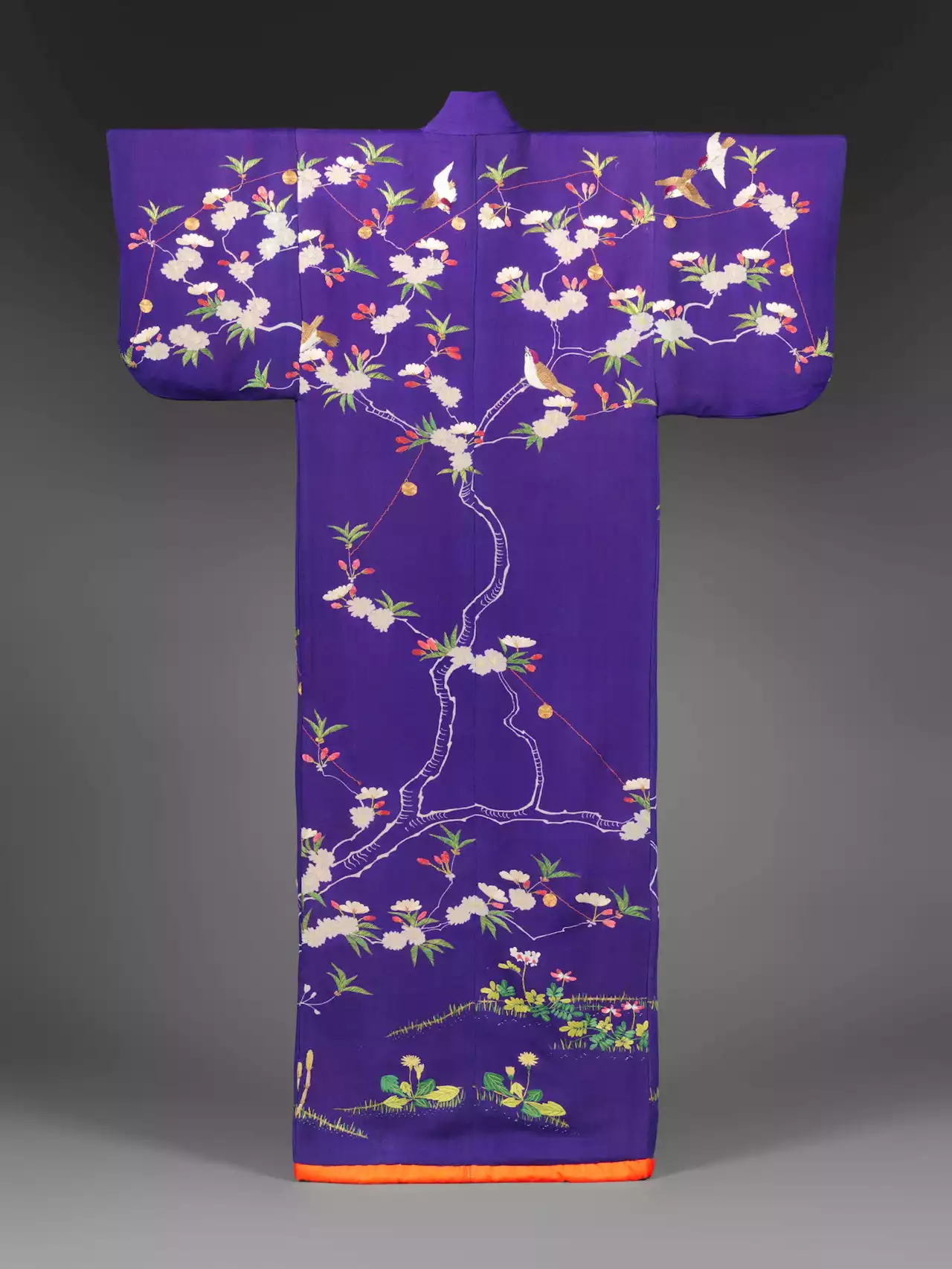 An Opulent New Kimono Exhibition at the Metropolitan Museum of Art Interweaves History, Craftsmanship, and Contemporary Fashion | Artnet News