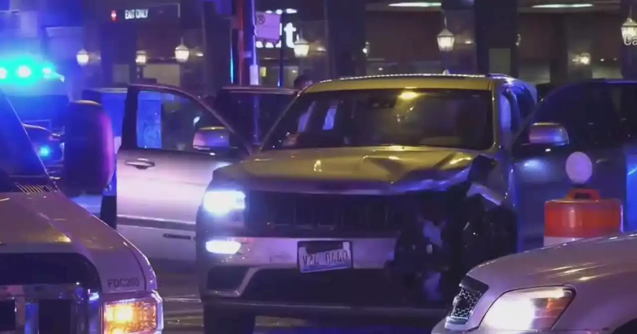 Officer injured, juvenile in custody after carjacking crash in South Loop