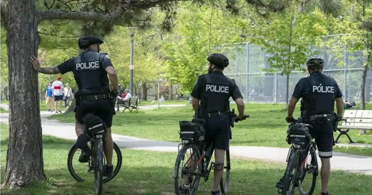 Toronto to add more police officers on the ground in 13 more areas - Toronto | Globalnews.ca