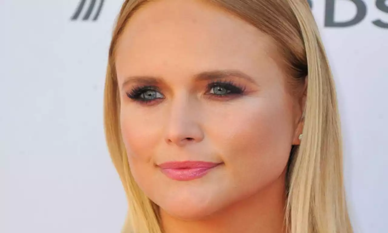 Miranda Lambert showcases enormous tattoo in sun-drenched photo