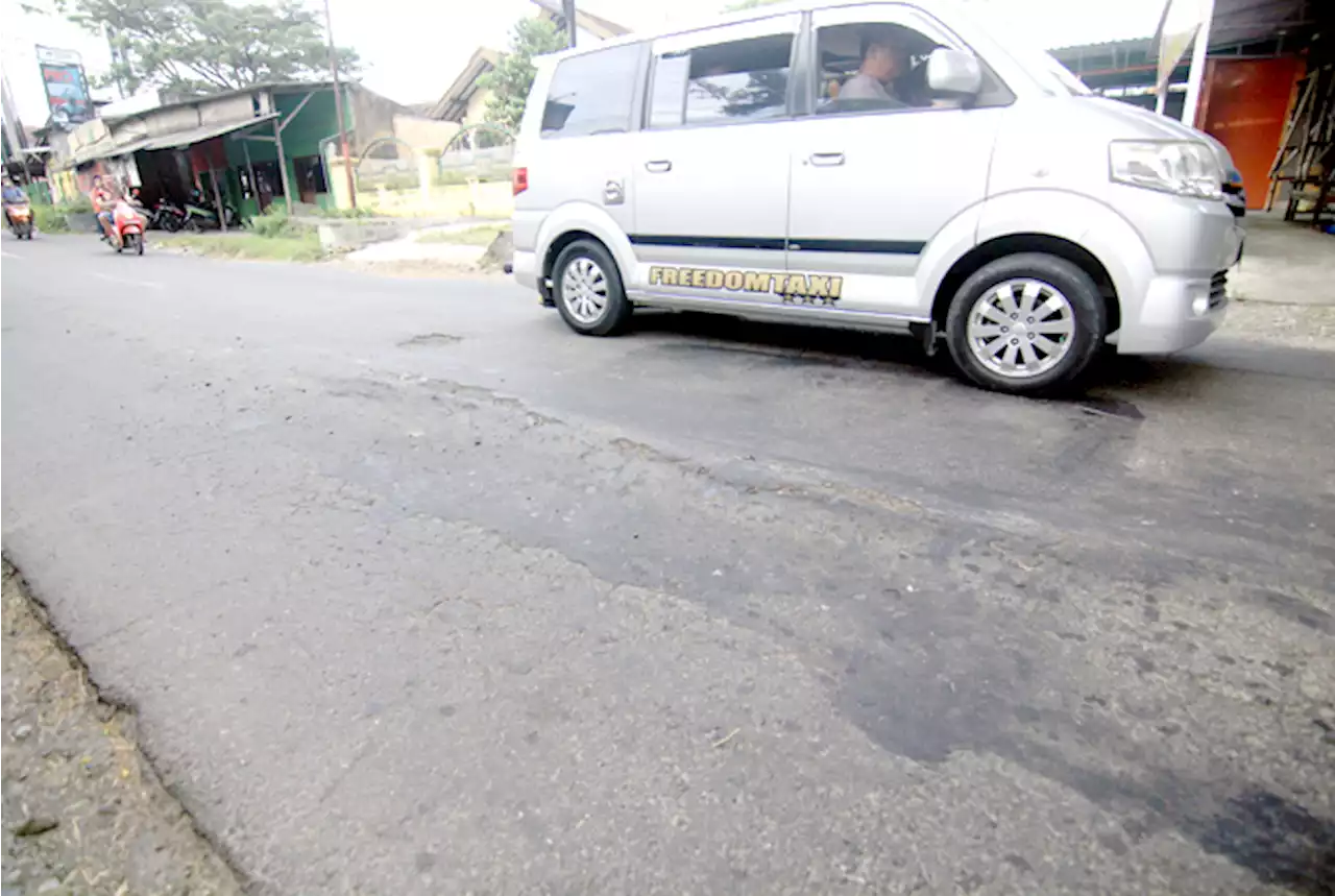 Hati-hati Melintasi Jalan Ini, Banyak Pengendara Motor Terjatuh